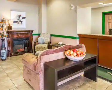 Quality Inn And Suites Lethbridge - 9