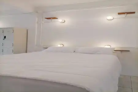 8 Sleepers Street Hostel - 0