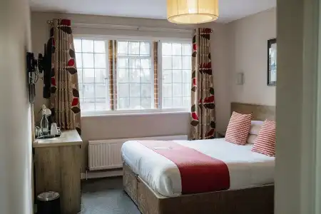 Red Mullions Guest House - 81