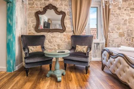 Plaza Marchi Old Town - Mag Quaint & Elegant Boutiques - 134