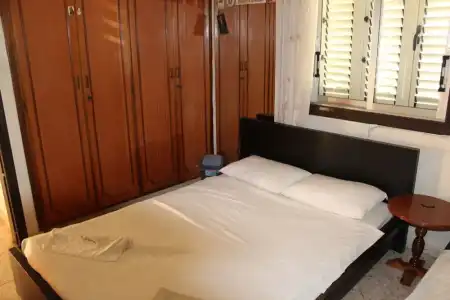 Costas Hostel Action - 77