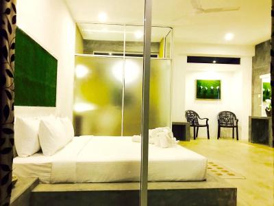 8 Plus Motels - 3