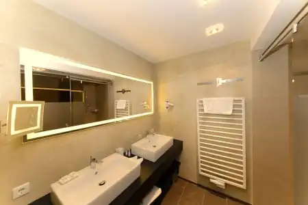 HELD - & SPA - 8