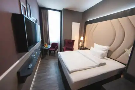 PLAZA Premium - 54