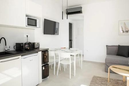 Cozy Corner Luxury Apartments - 57