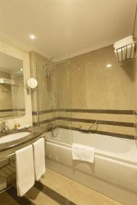Ramada Plaza by Wyndham - 22