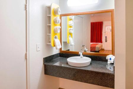 Motel 6 Grand Prairie, TX - Near Six Flags Drive - 25