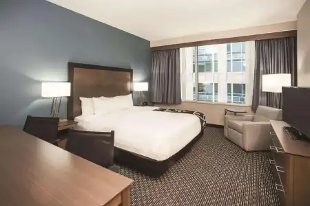 La Quinta Inn & Suites by Wyndham Chicago Downtown - 91