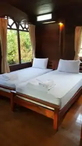 Ruean Mai Chai Khlong - 24