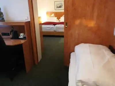 An der Philharmonie - 6