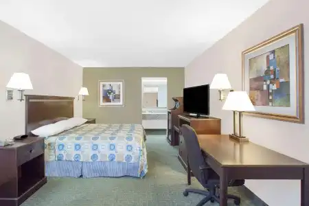 Super 8 by Wyndham Corpus Christi - 17