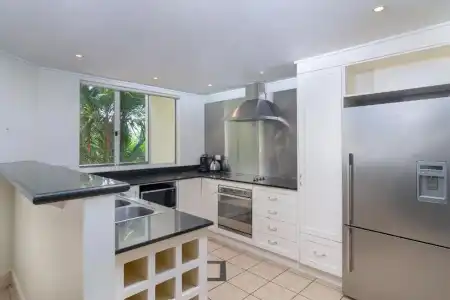 Mandalay Luxury Beachfront Apartments - 56