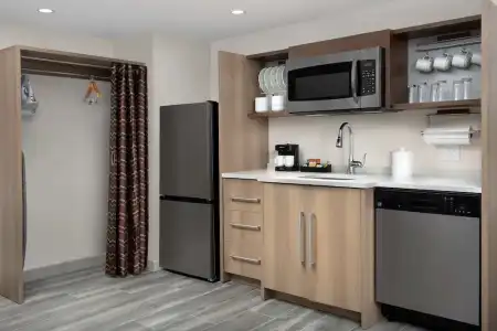 Home2 Suites by Hilton Miami Airport South Blue Lagoon - 24