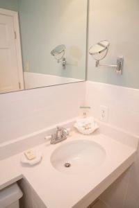 Maverick Suites at 245 Newbury St - 8