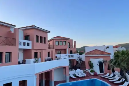 Nisea Samos - 12