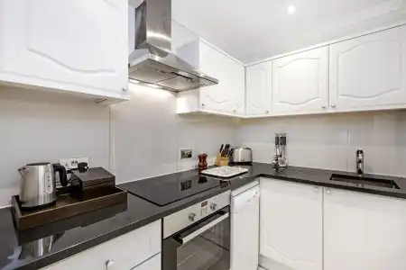 Queensgate Court - 14