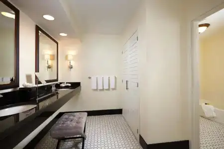 Inn at Pelican Bay - 9