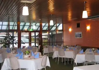 Riverfront Motel & Restaurant - 18
