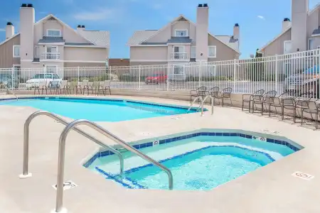 Hawthorn Extended Stay by Wyndham Green Bay - 8