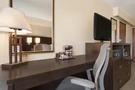 DoubleTree by Hilton Wichita Airport - 39
