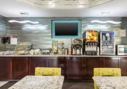 Quality Inn & Suites Montgomery East Carmichael Rd - 10