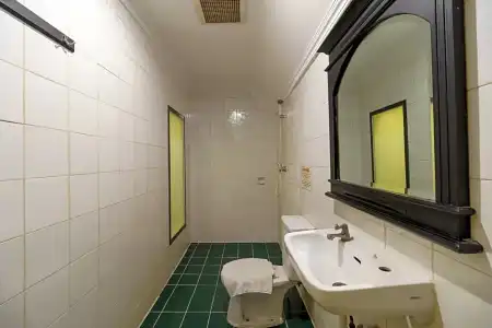 RedDoorz Plus near Ancol - 19