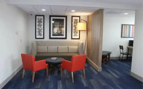 Holiday Inn Express Orlando S. Davenport - 11