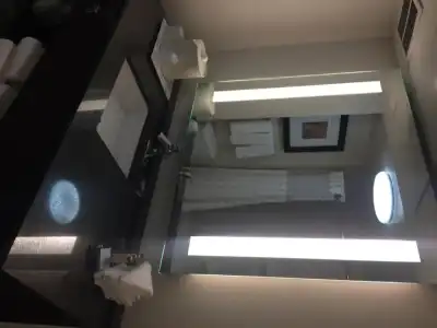 Hampton Inn by Hilton Los Angeles Airport - 49
