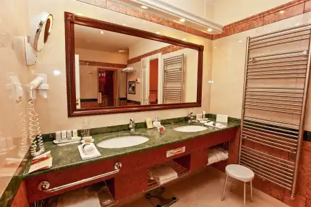 Carlsbad Plaza Medical Spa & Wellness - 9