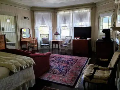 Moseley Cottage Inn & Town Motel - 17