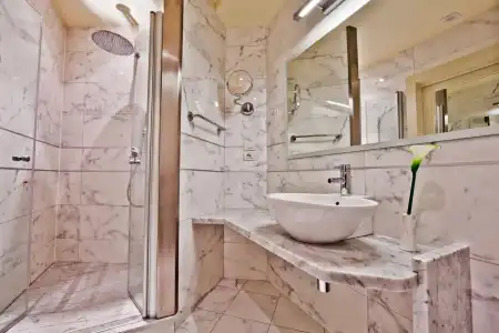 Kristal Palace - Tonellis - Adult Friendly - 7