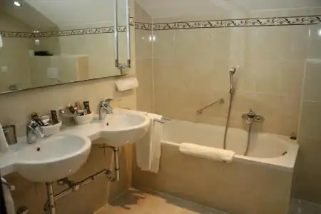 Grichting & Serviced Apartments - 163