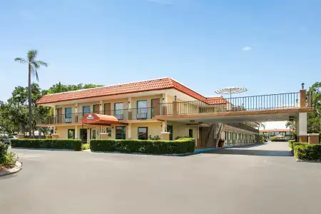 Days Inn by Wyndham Clearwater/Gulf to Bay - 16