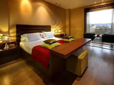 Olivia Plaza - 3