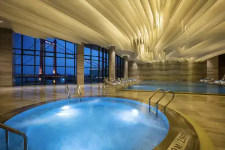 Hilton Wuhan Riverside - 14