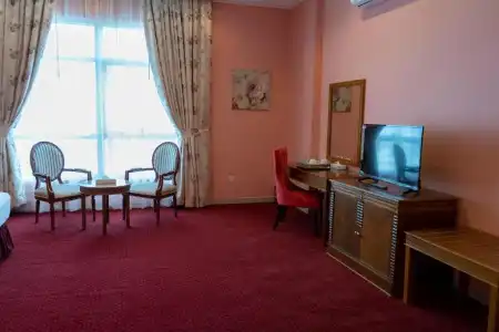 Ewan Sharjah - 16