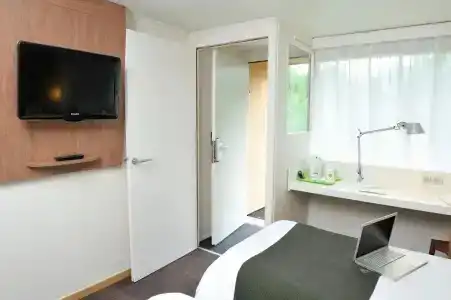 Campanile NATURE - Clermont Ferrand Le Brézet - 43