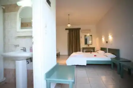 Elpis Studios & Apartments - 28
