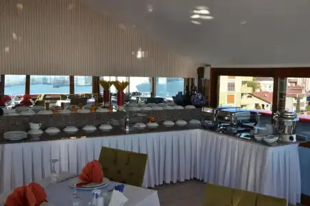 Lounge Boutique - 14