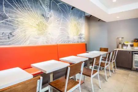 La Quinta Inn & Suites by Wyndham Times Square South - 15