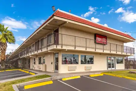 Red Roof Inn Phoenix - Midtown - 2