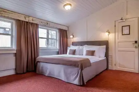 Kronen Gaard - 70