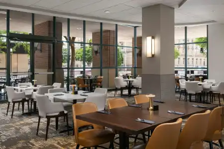 Embassy Suites Lincoln - 34