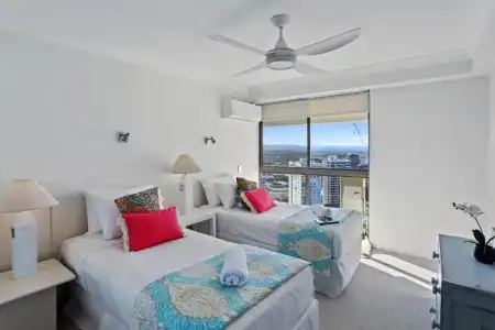 Gemini Court Holiday Apartments - 506