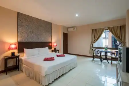 Amarin Patong - 23