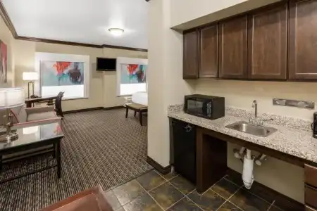 Hawthorn Suites by Wyndham Lubbock - 33