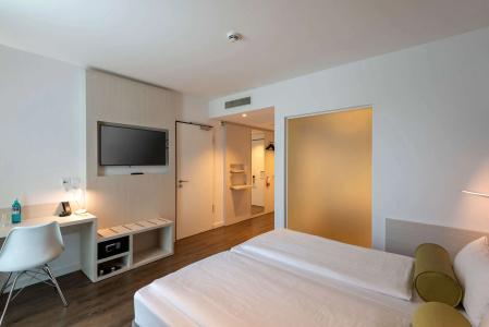 Super 8 by Wyndham Dresden - 5