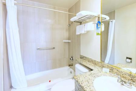 Days Inn by Wyndham Santa Monica - 49