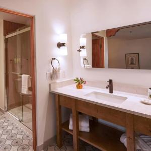Piñon Court By La Fonda - 24
