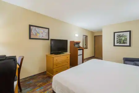 Americas Best Value Inn Fargo - 29